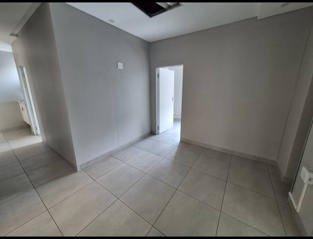 136M² OFFICE TO LET IN SUNNINGHILL